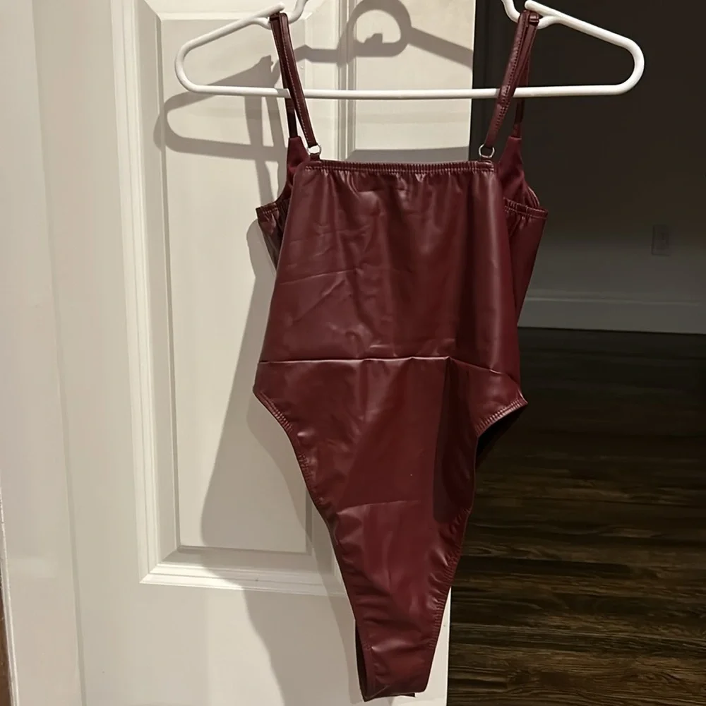 NWT Shein Bae Burgundy Bodysuit with Plunging Neckline and Form-Fitting Design - Picture 10 of 11